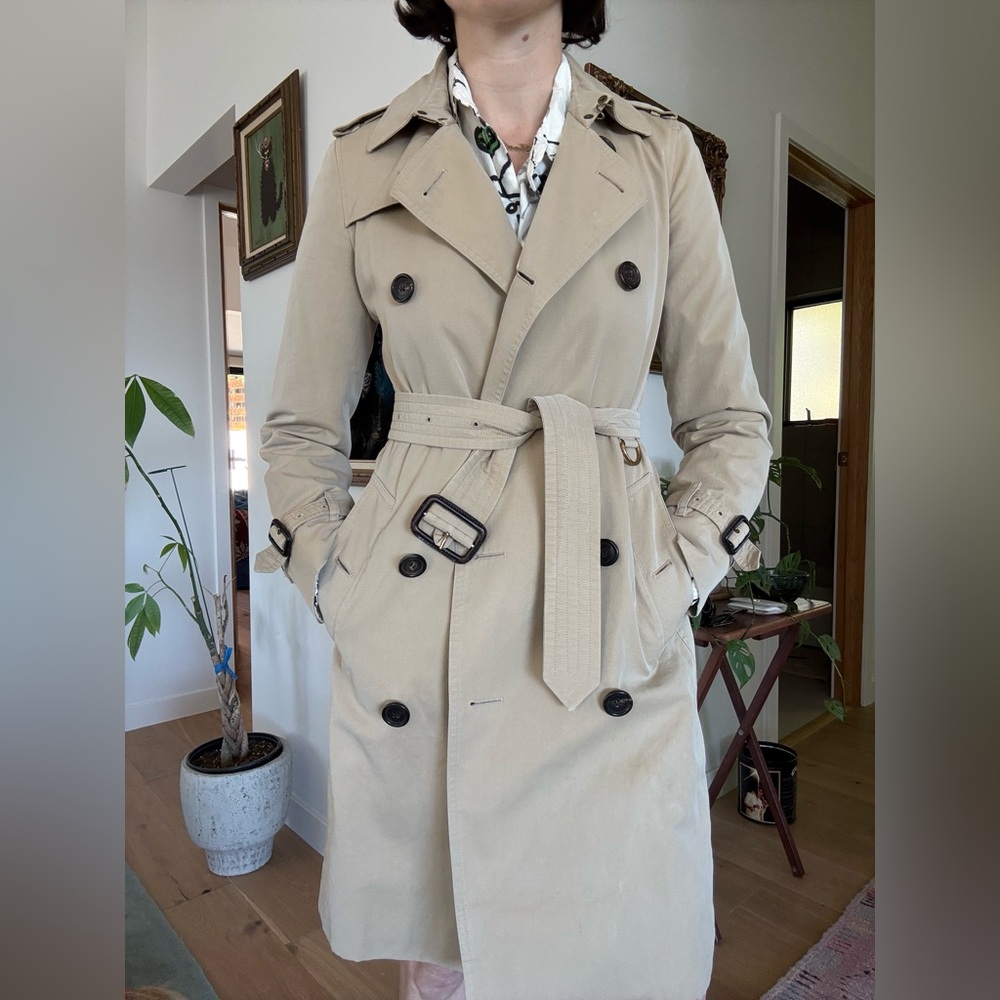 Burberry Kensington Beige Trench Coat